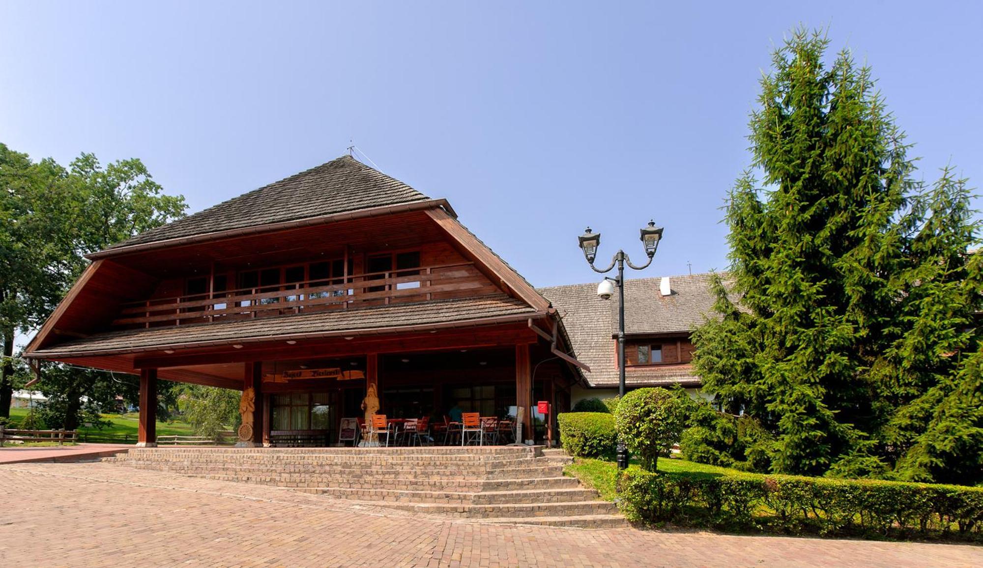 Hotel Zajazd Piastowski Казимеж Долни Екстериор снимка