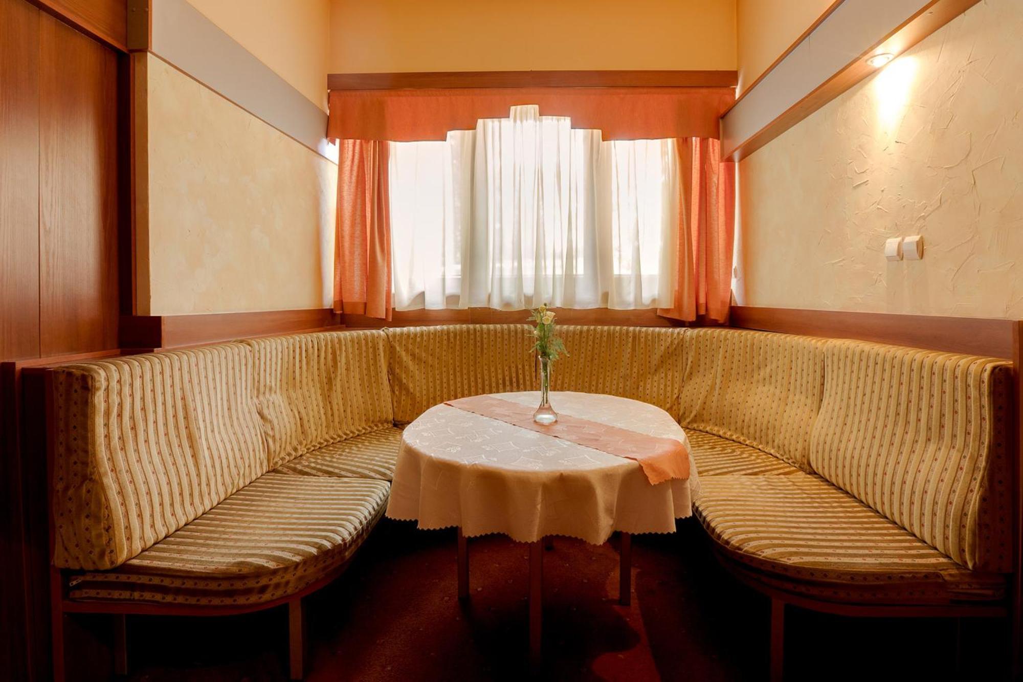 Hotel Zajazd Piastowski Казимеж Долни Екстериор снимка