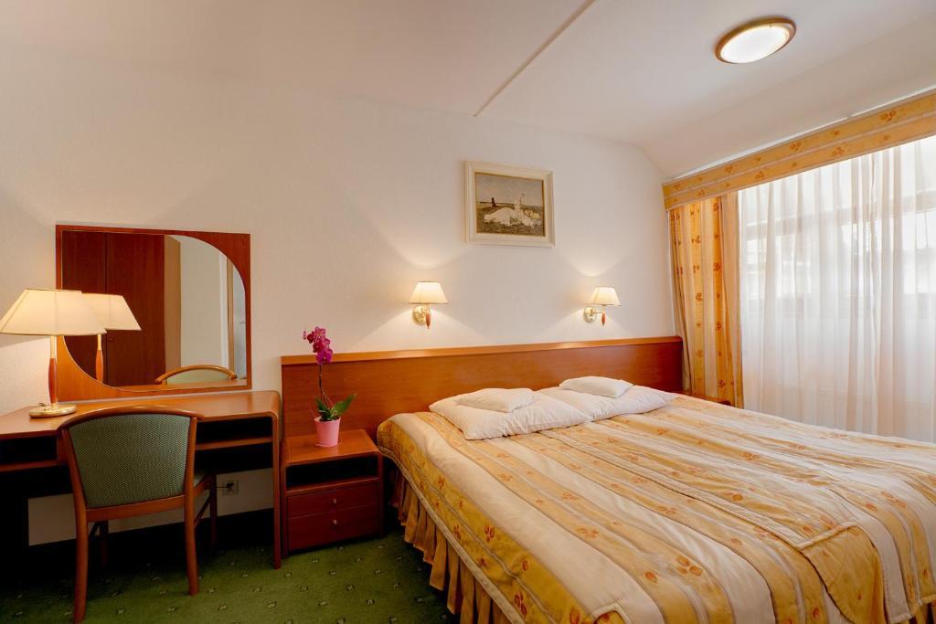 Hotel Zajazd Piastowski Казимеж Долни Стая снимка